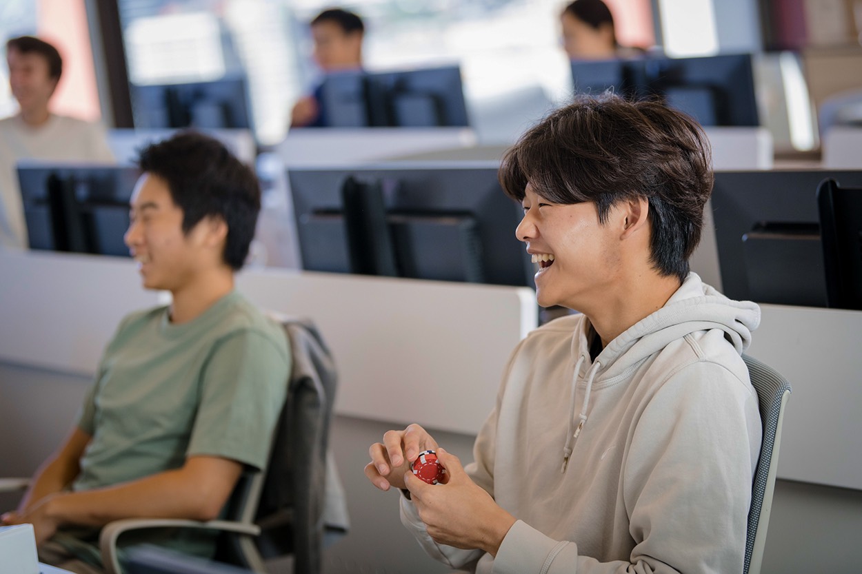 Akuna intern group meeting