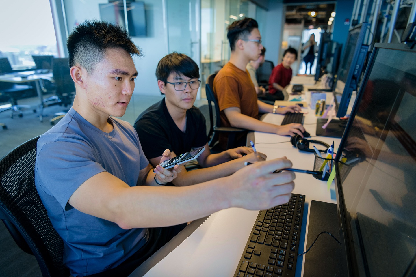 Quant team members working toghether at stations